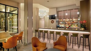 Lobby-lounge