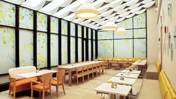 Frokost, lunsj og middag serveres