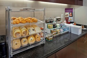 Free daily buffet breakfast  - Residence Inn by Marriott Orlando Lake Mary (Lake Mary)