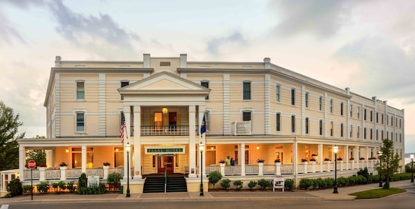 Hotel Perry - Harbor Springs, MI