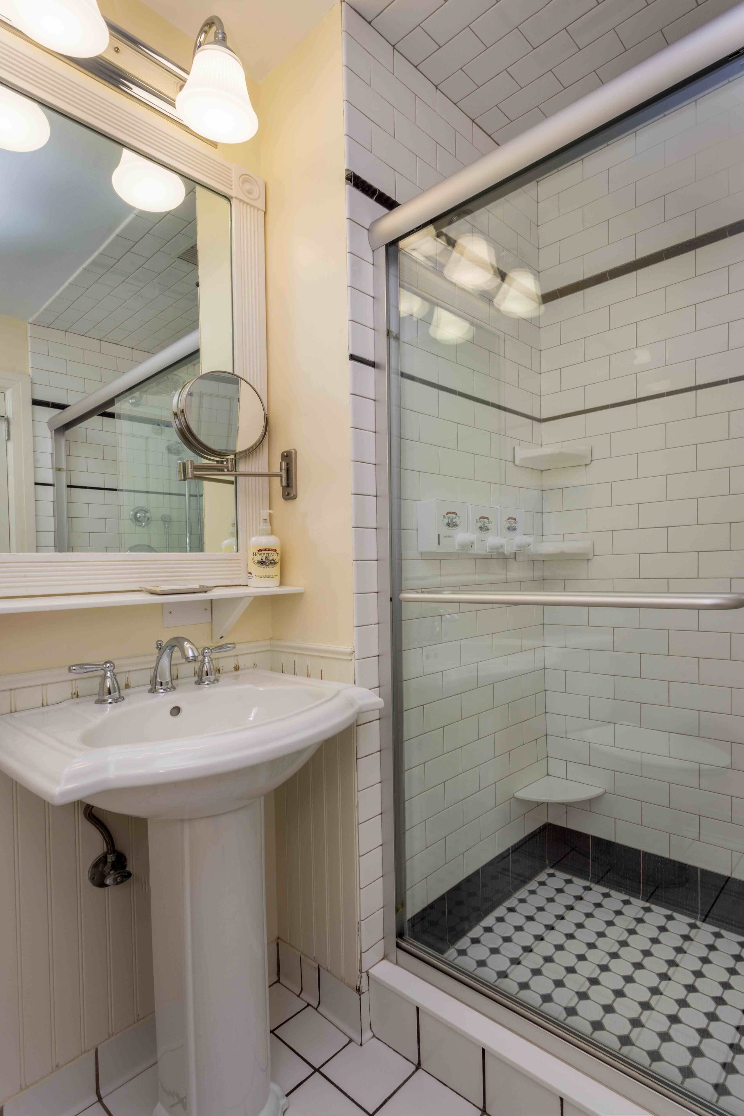 deluxe room, 1 king bed, balcony, lake view | bathroom | free toiletries, hair dryer, towels