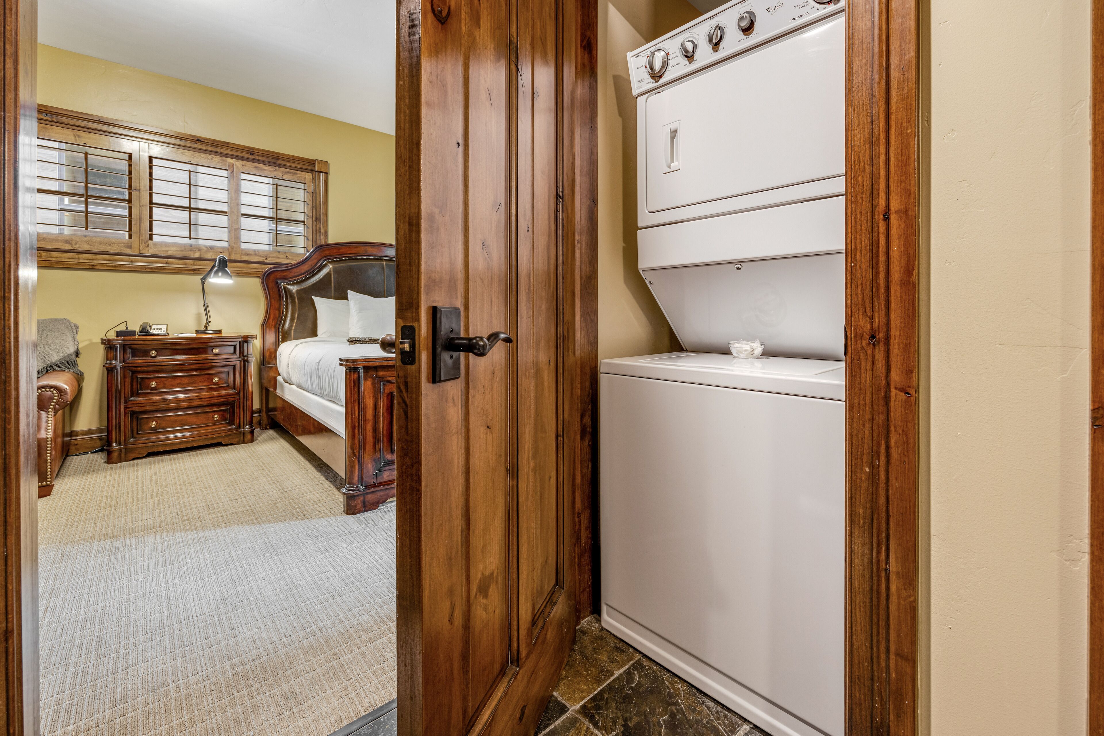 deluxe king suite | laundry