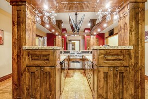 1 Bedroom Hospitality Suite | Shared kitchen facilities | Fridge, coffee/tea maker - White Buffalo Club (Jackson)