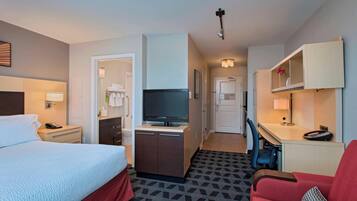 Minibaari, tallelokero huoneessa, työpöytä