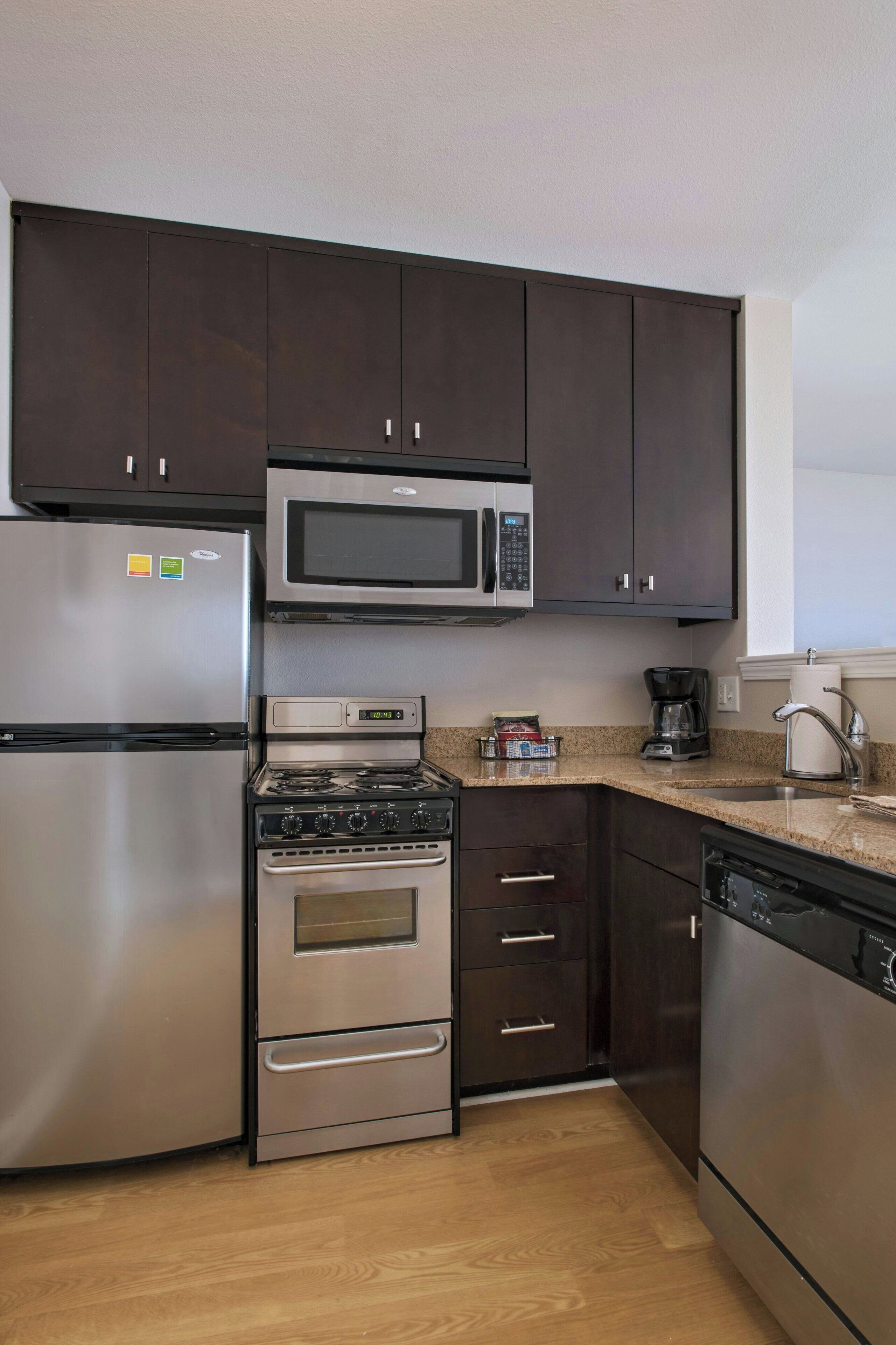 minibar, in-room safe, desk, laptop workspace