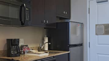 Refrigerador, microondas, parrilla de estufa y lavavajillas