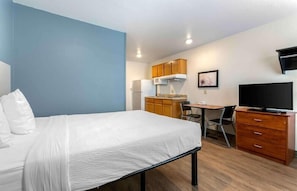 Desk, laptop workspace, iron/ironing board, free WiFi