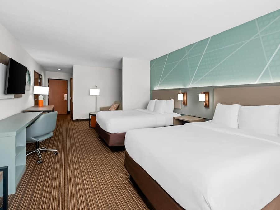 Suite, Accessible, Non Smoking | Pillowtop beds, in-room safe, desk, iron/ironing board