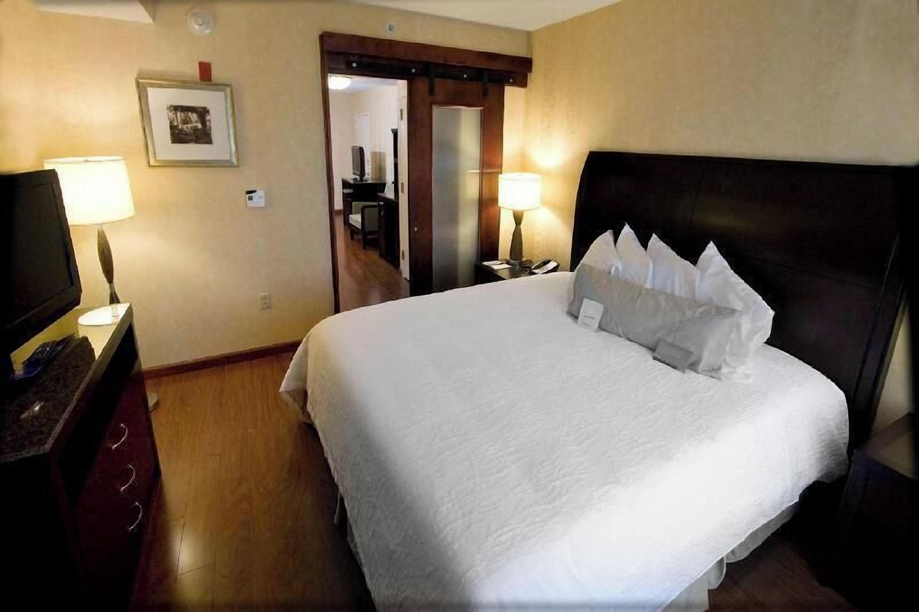 Hypo-allergenic bedding, in-room safe, iron/ironing board