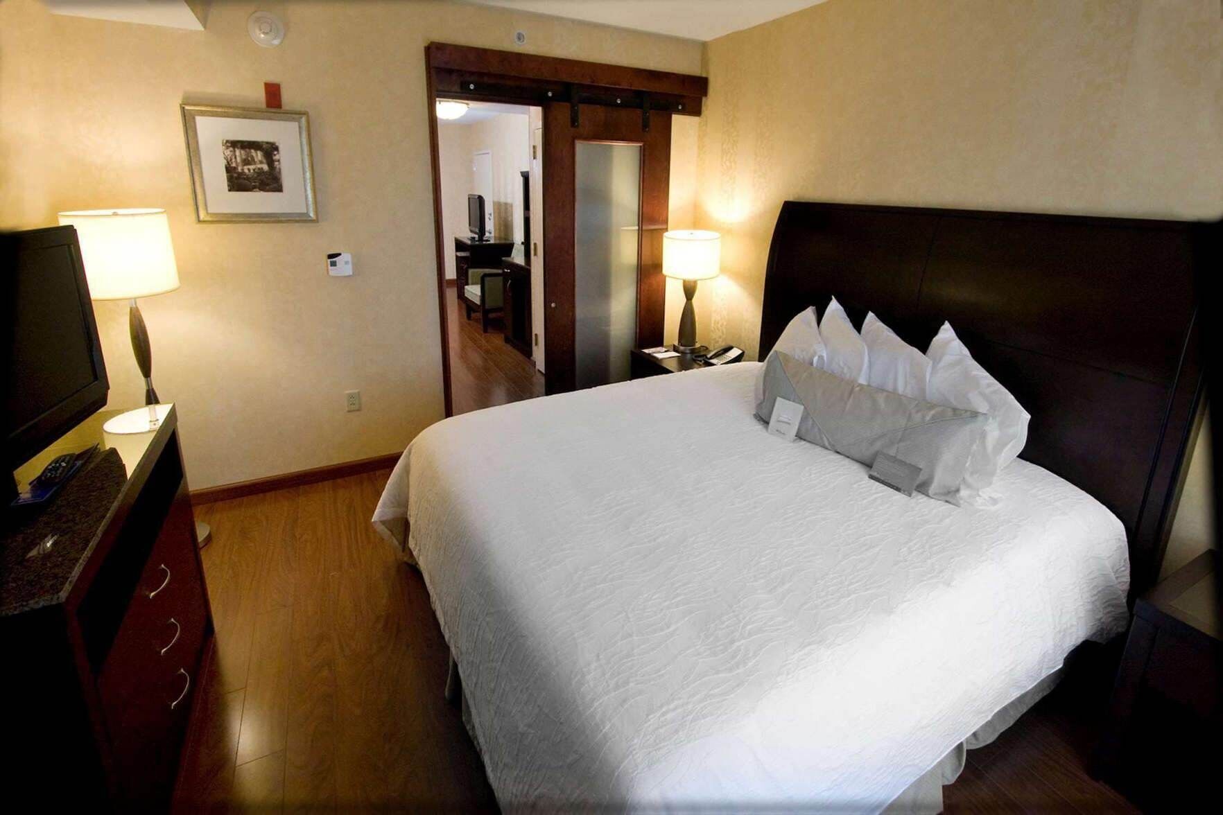 Hypo-allergenic bedding, in-room safe, iron/ironing board