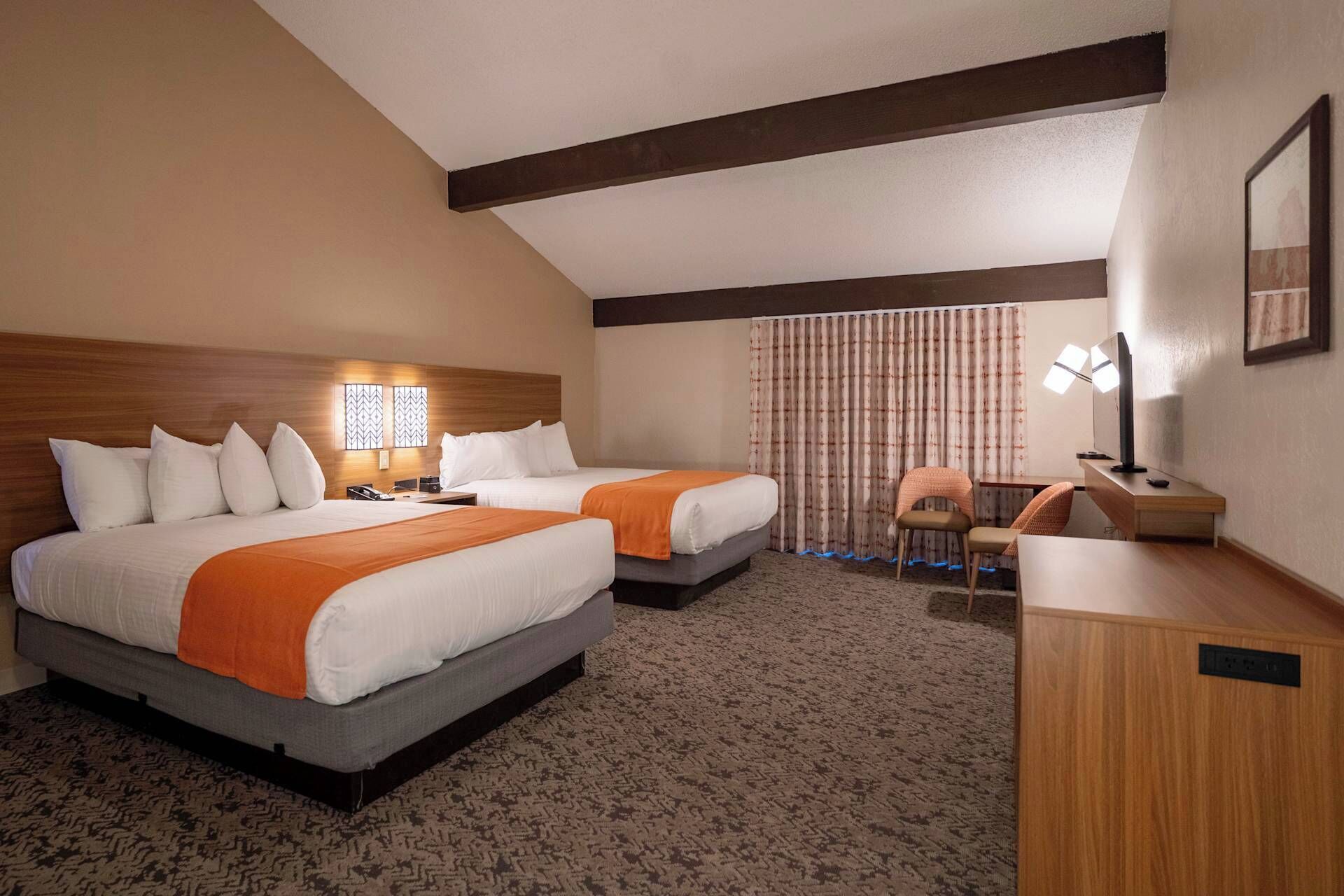 Free cribs/infant beds, rollaway beds, bed sheets