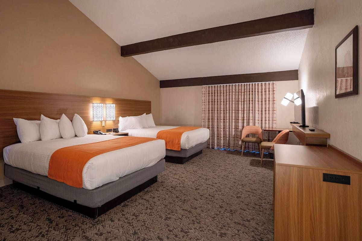 Free cribs/infant beds, rollaway beds, bed sheets