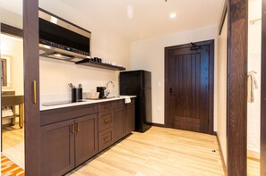 Mini-fridge, coffee/tea maker