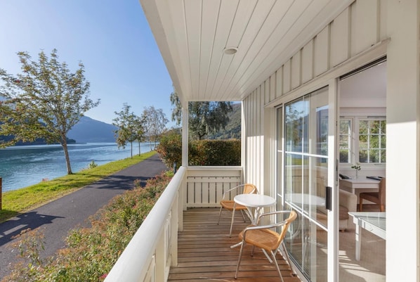 Outdoor dining - Loenfjord (Stryn)