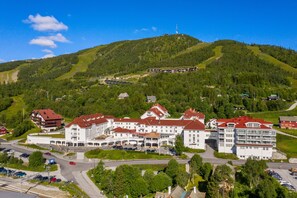 Front of property - Dr. Holms Hotel (Hol)
