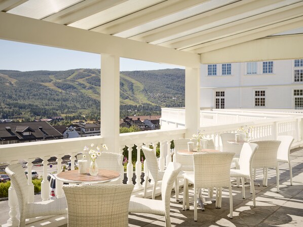 Terrace/patio - Dr. Holms Hotel (Hol)