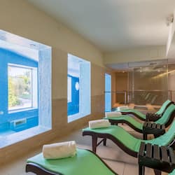 Couples treatment rooms, sauna, hot tub, steam room, Turkish bath