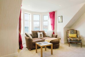 Queen Victoria Suite | Living area | LCD TV - Muthu Queens Hotel (Oban)