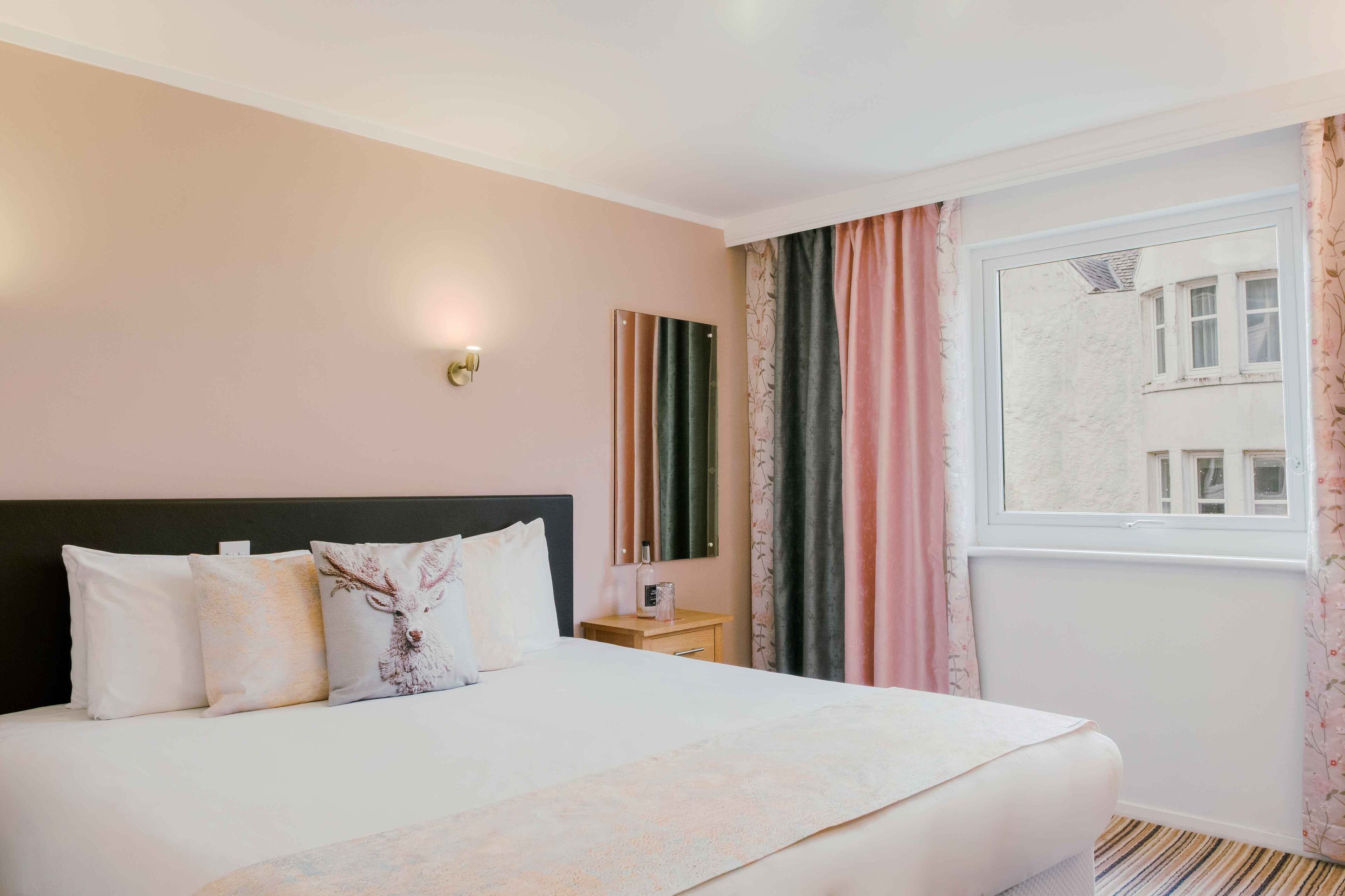 Standard Double Room | In-room safe, desk, iron/ironing board, bed sheets