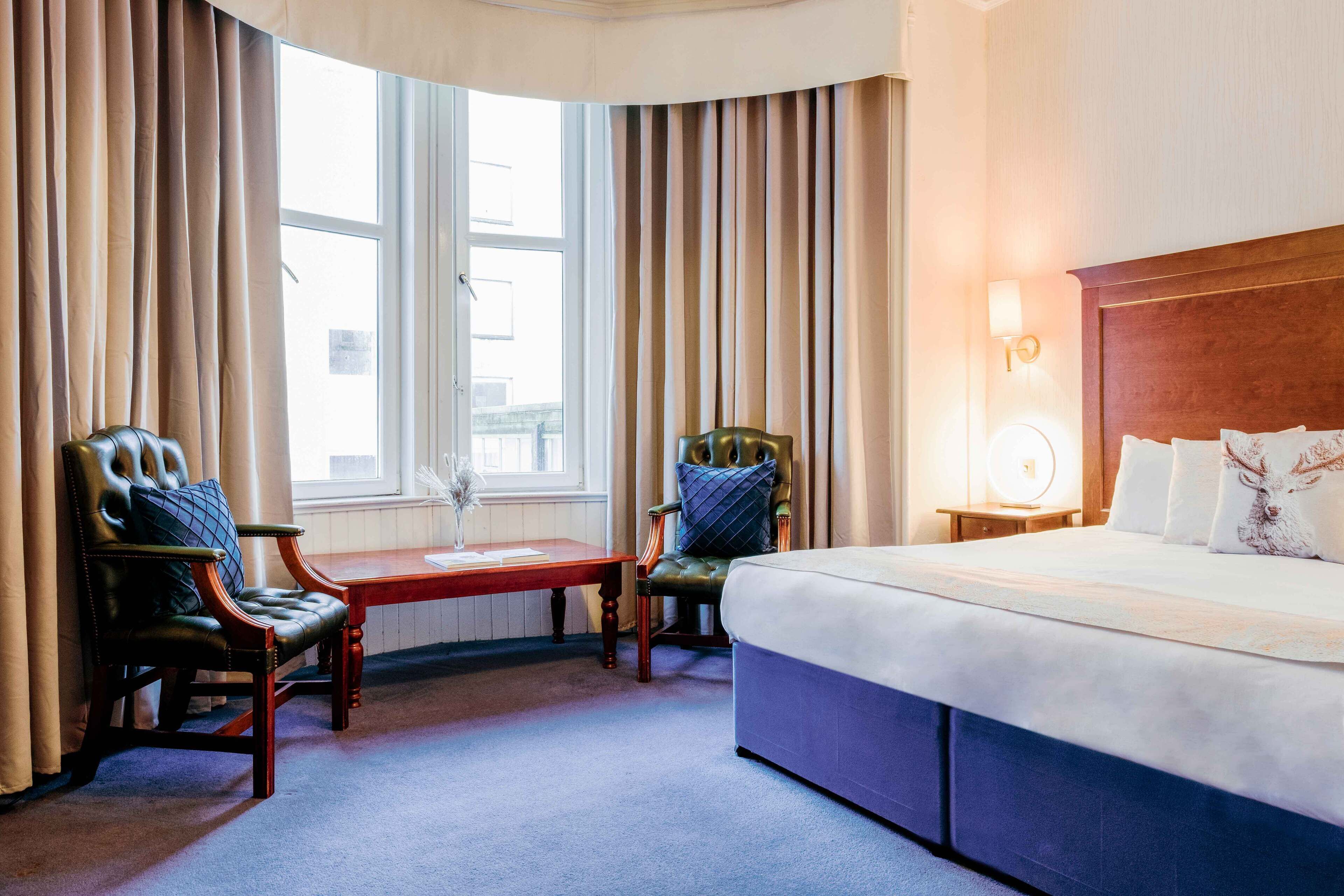 Superior Room, 1 King Bed | In-room safe, desk, iron/ironing board, bed sheets