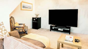 Queen Victoria Suite | Living area | LCD TV