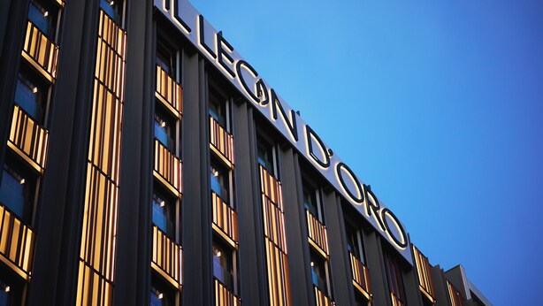 A building with a prominent sign reading 'LEGEND D'ORO' against a clear sky. - IL LEON D'ORO HOTEL BARI – BY FARACE HOTELS (Bari)