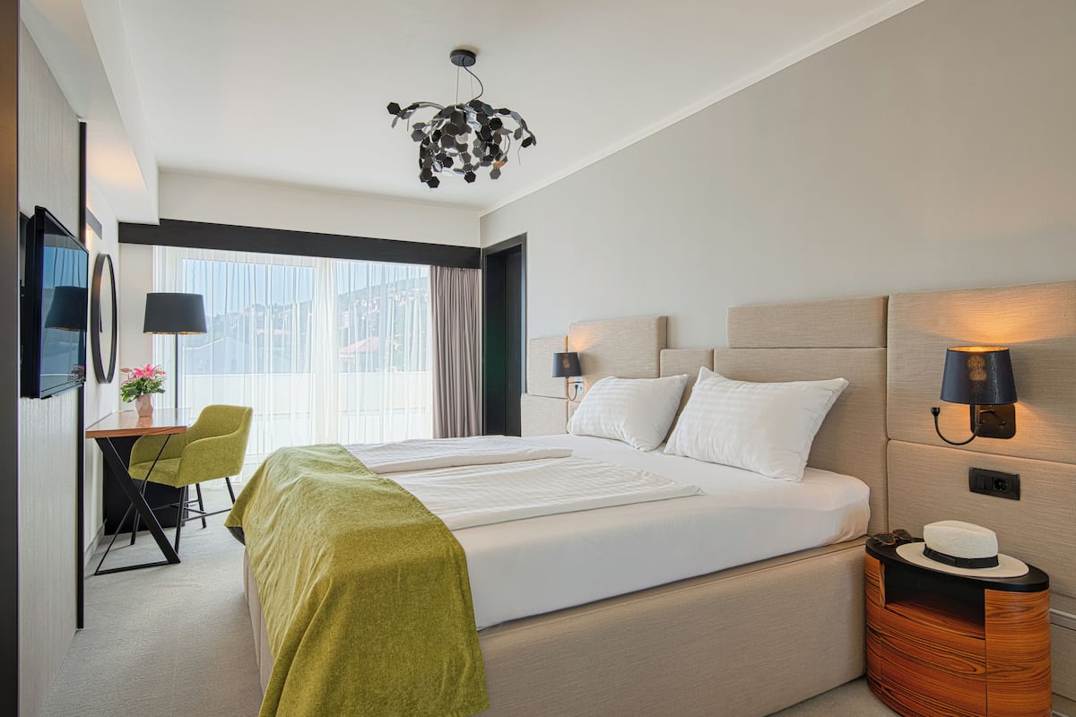 Minibar, in-room safe, desk, blackout drapes