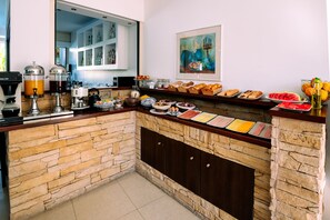 Desayuno buffet todos los días (con cargo)