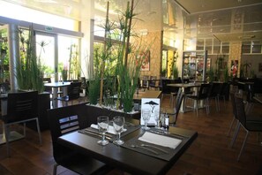 Dagelijks ontbijtbuffet (EUR 18.00 per persoon)