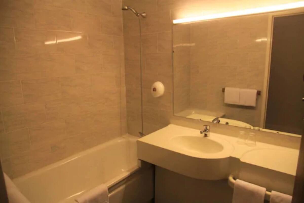 bathtub, hair dryer, towels