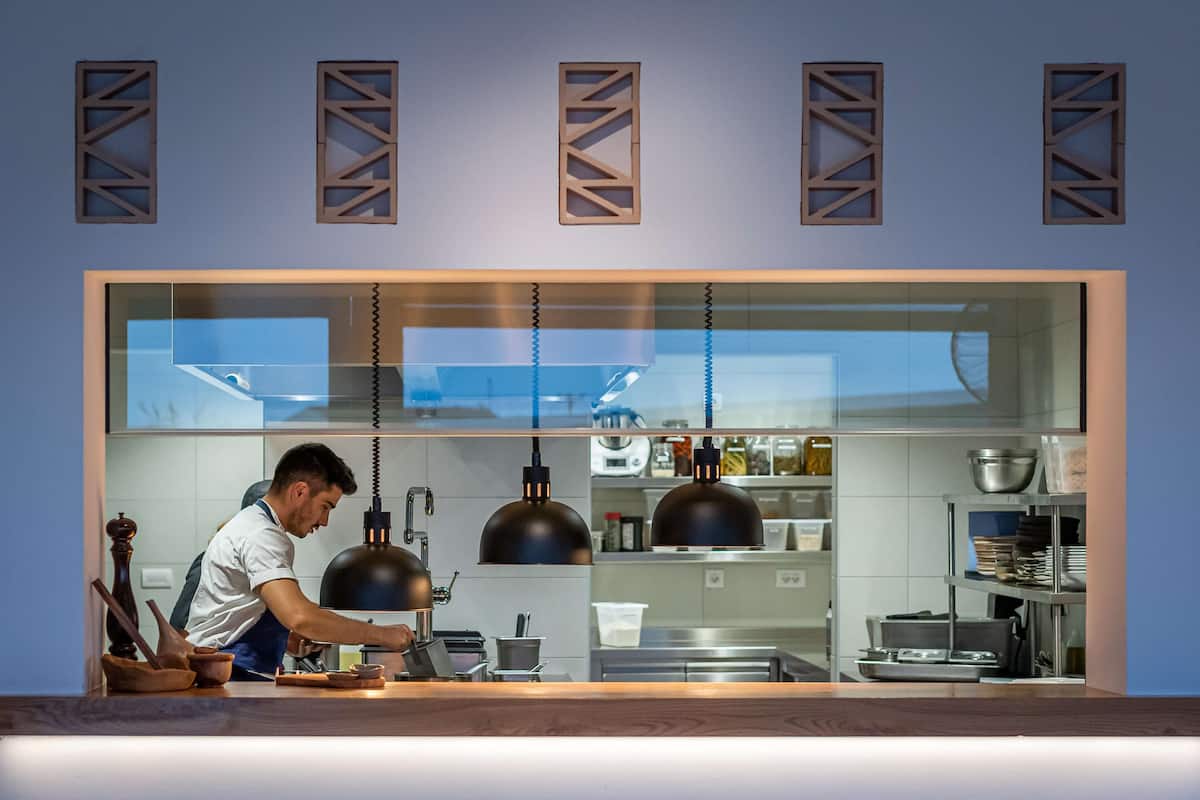 breakfast and dinner served, international cuisine