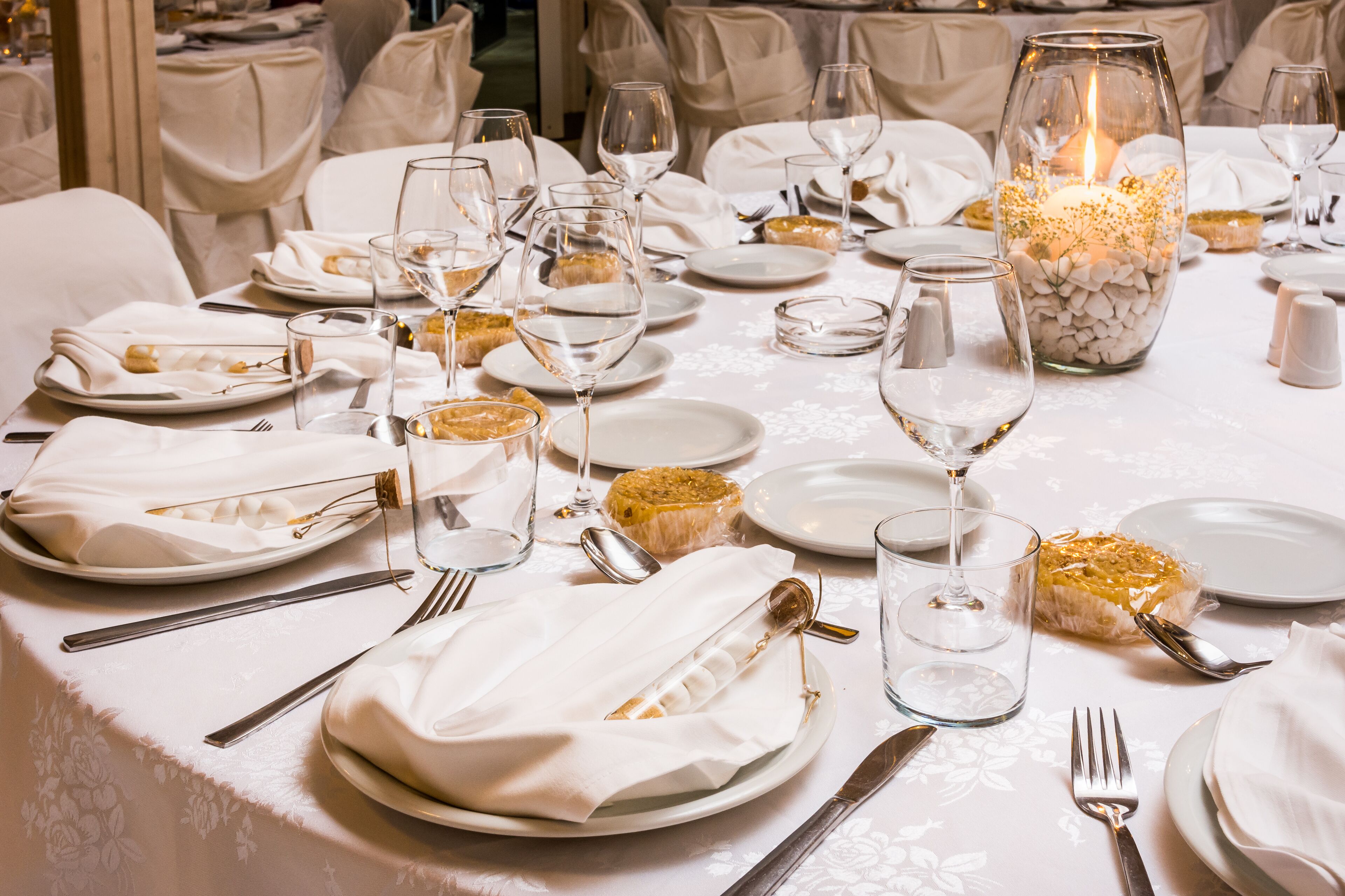 breakfast and dinner served, international cuisine