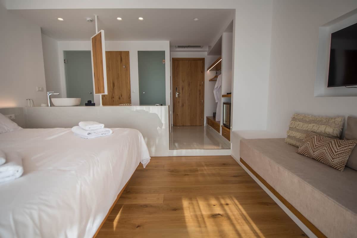 高級寢具、舒適加層、客房內保險箱、書桌