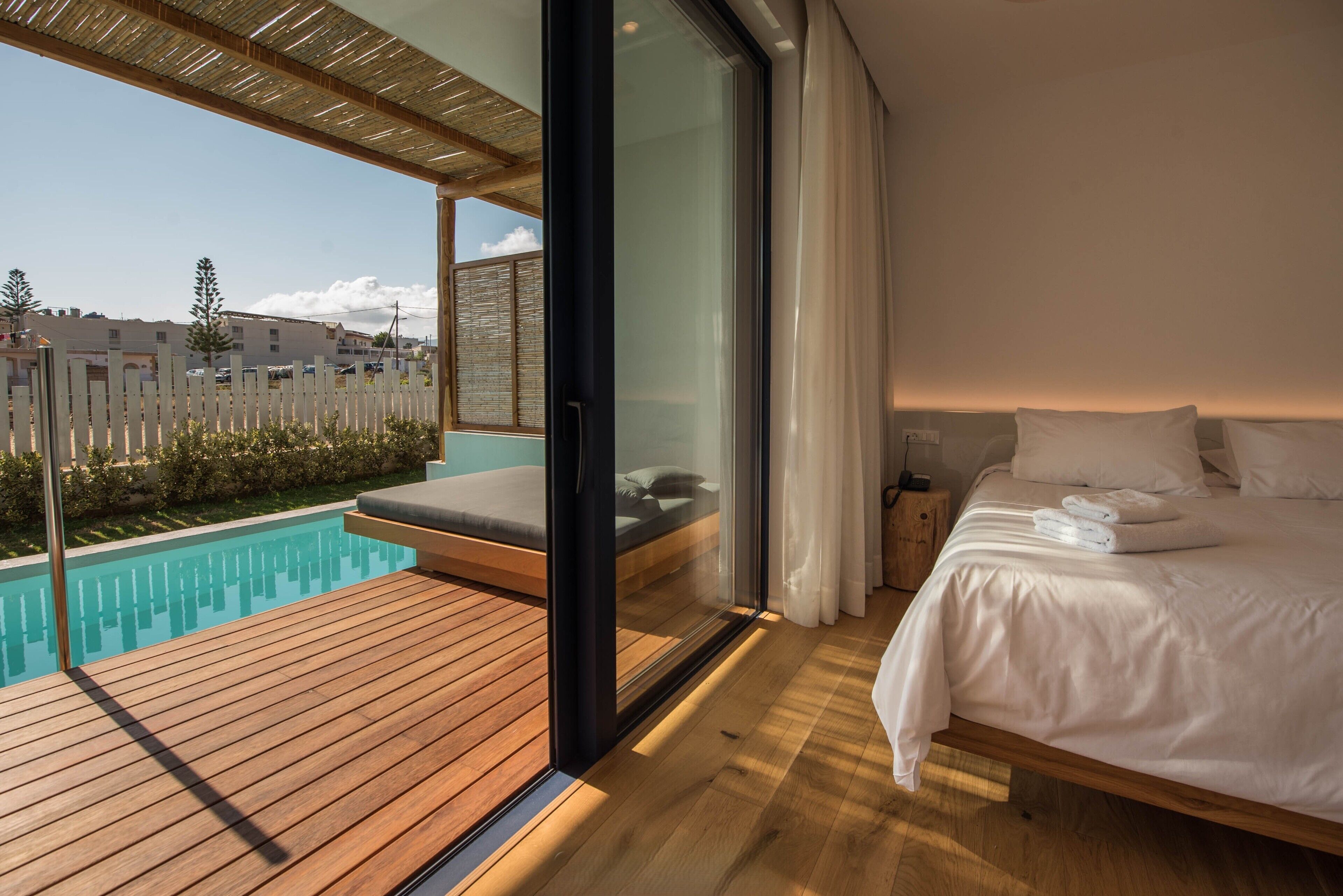 尊榮雙人房, 私人泳池 | 高級寢具、舒適加層、客房內保險箱、書桌