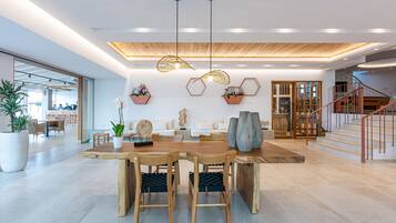 Breakfast and dinner served, international cuisine