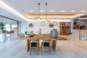 Breakfast and dinner served, international cuisine - Hara Ilios Village (Hersonissos)