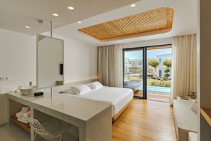 Phòng đôi Premium, hồ bơi riêng | Bộ đồ giường cao cấp, nệm có lớp đệm bông, két bảo mật tại phòng