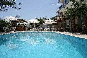Seasonal outdoor pool - Marirena (Malevizi)