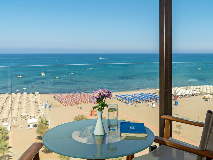 Suíte luxo, vista para o mar | Sacada