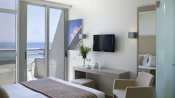 Luxe beddengoed, een kluis op de kamer, een bureau