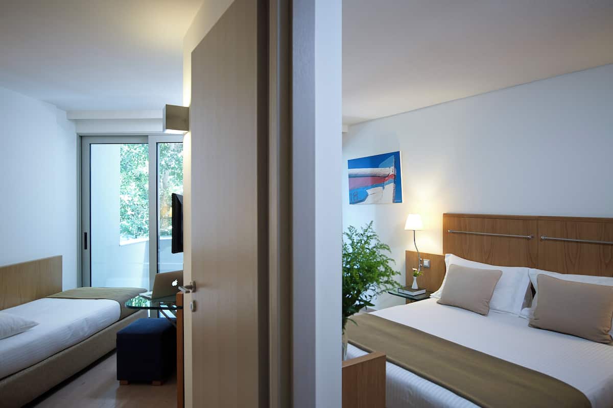 Family Suite, 1 Bedroom (Family) | Premium bedding, in-room safe, desk, blackout drapes