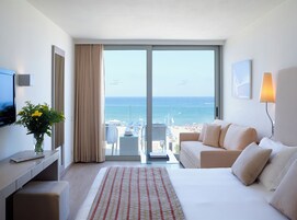 Premium bedding, in-room safe, desk, blackout curtains