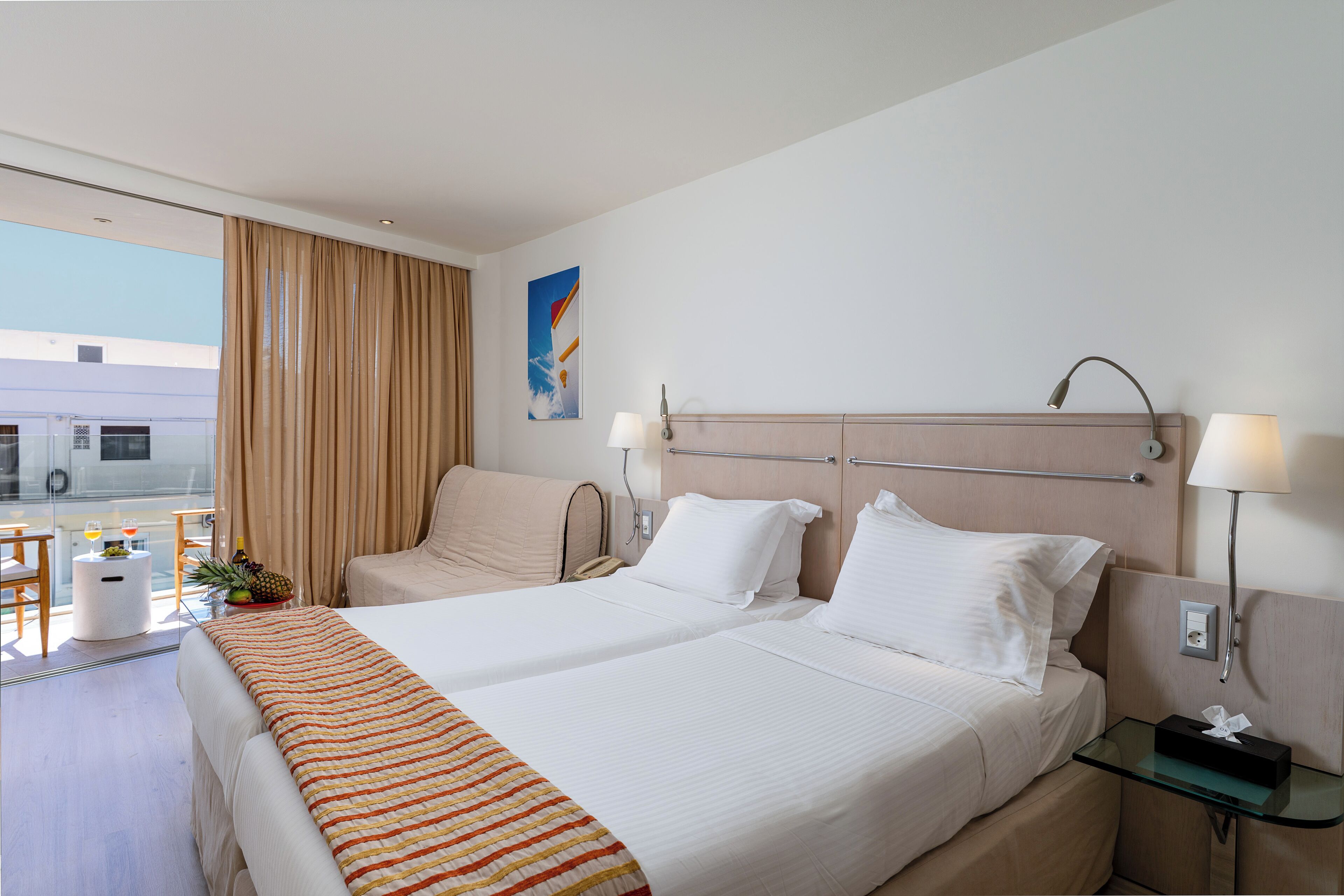 Premium bedding, in-room safe, desk, blackout drapes