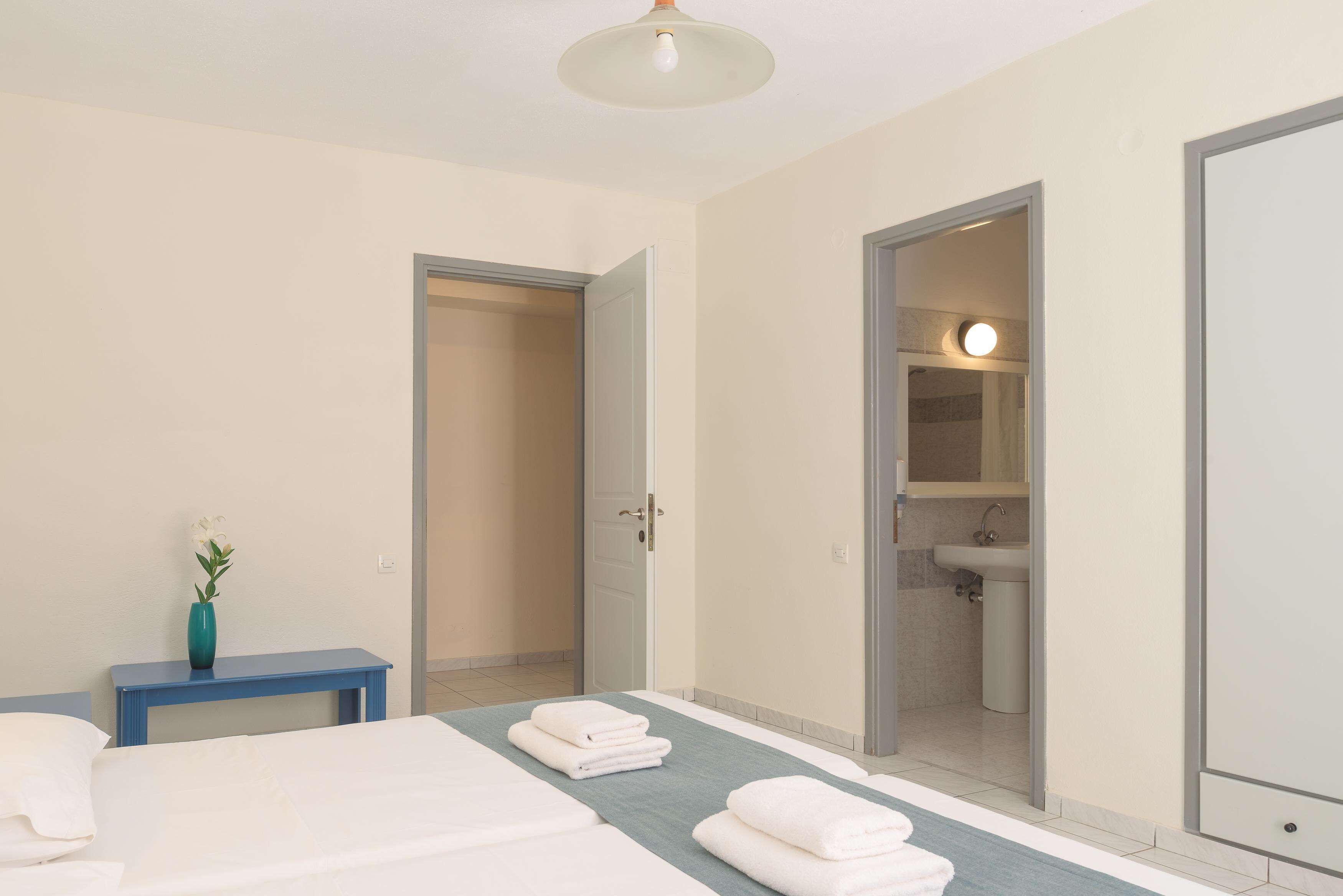 standard room | 1 bedroom, in-room safe, desk, free wifi