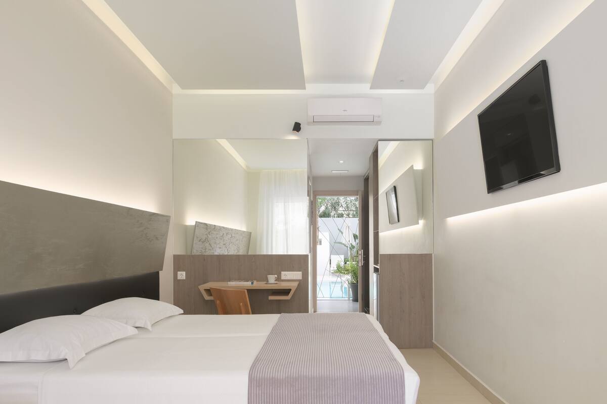 In-room safe, soundproofing, cribs (free), WiFi (free)