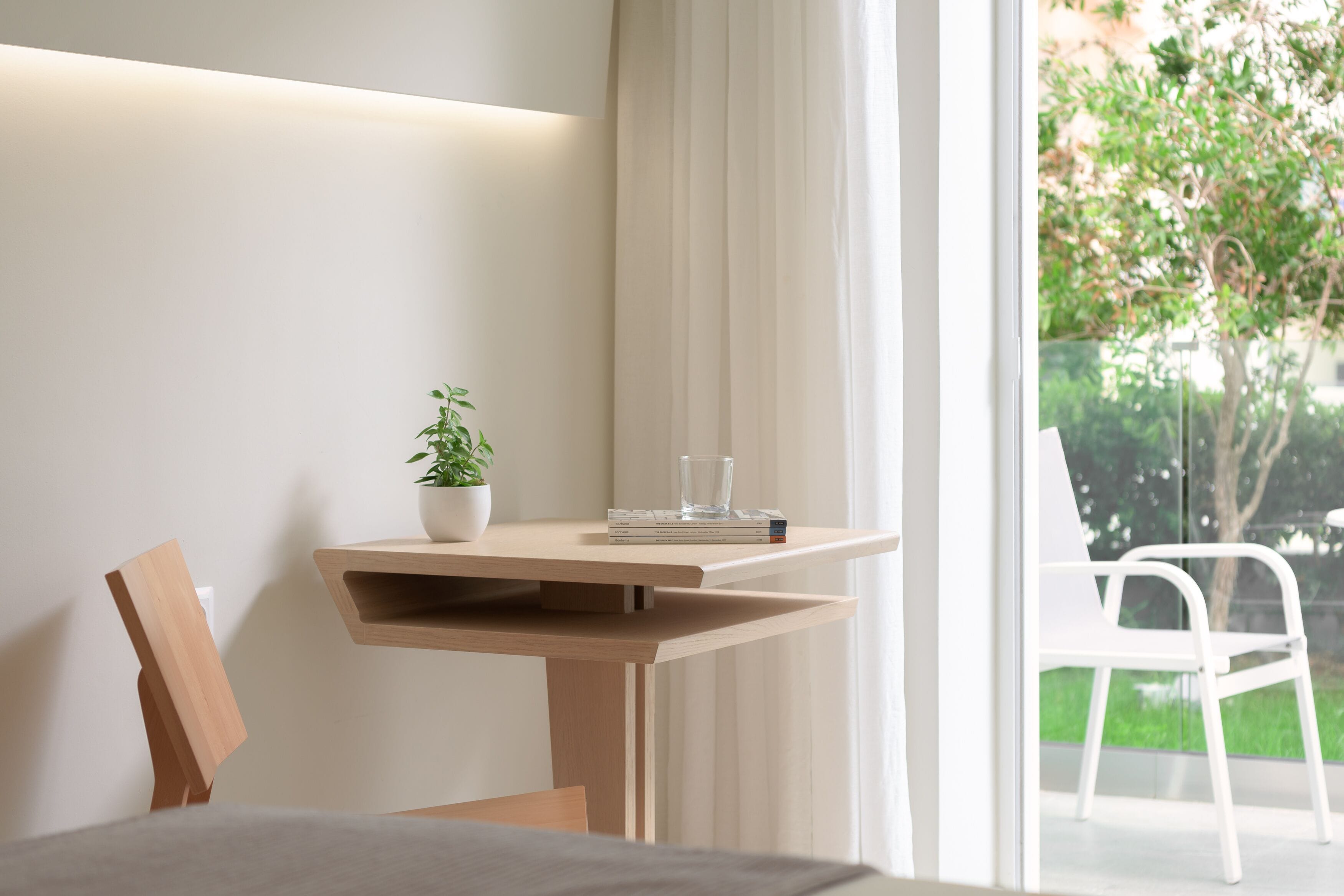 pure room | living area | flat-screen tv