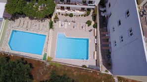 Seasonal outdoor pool, free pool cabanas, pool umbrellas - Melpo Hotel (Hersonissos)