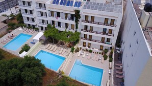 Seasonal outdoor pool, free cabanas, pool umbrellas - Melpo Hotel (Hersonissos)
