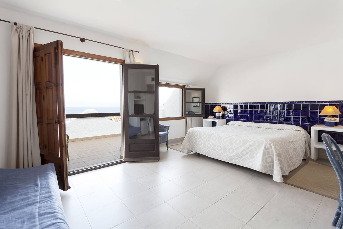 free minibar items, in-room safe, desk, iron/ironing board