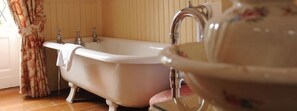 Bathroom - Ballathie Sportsmans Lodge (Perth)